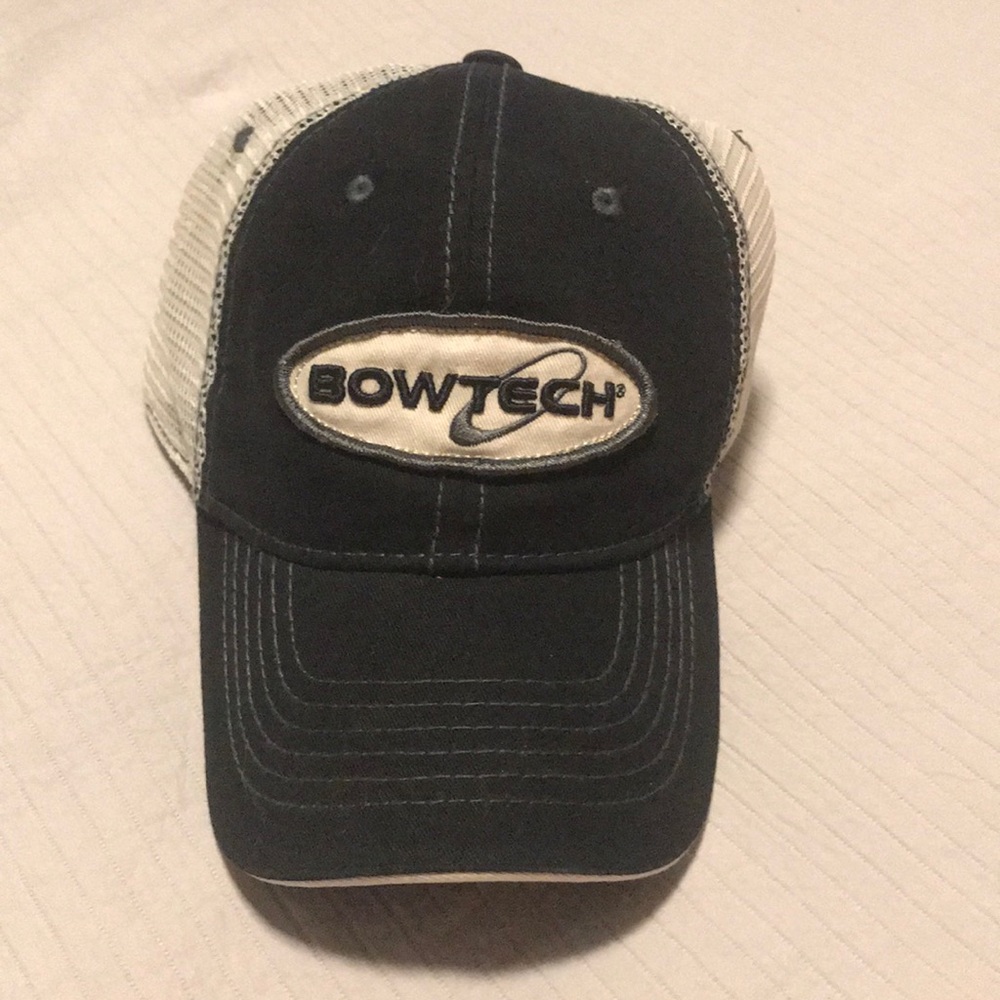 Bowtech hat